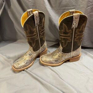 NWT Women’s Tin Haul Golden Tiger Square Toe Boots. Size 6.